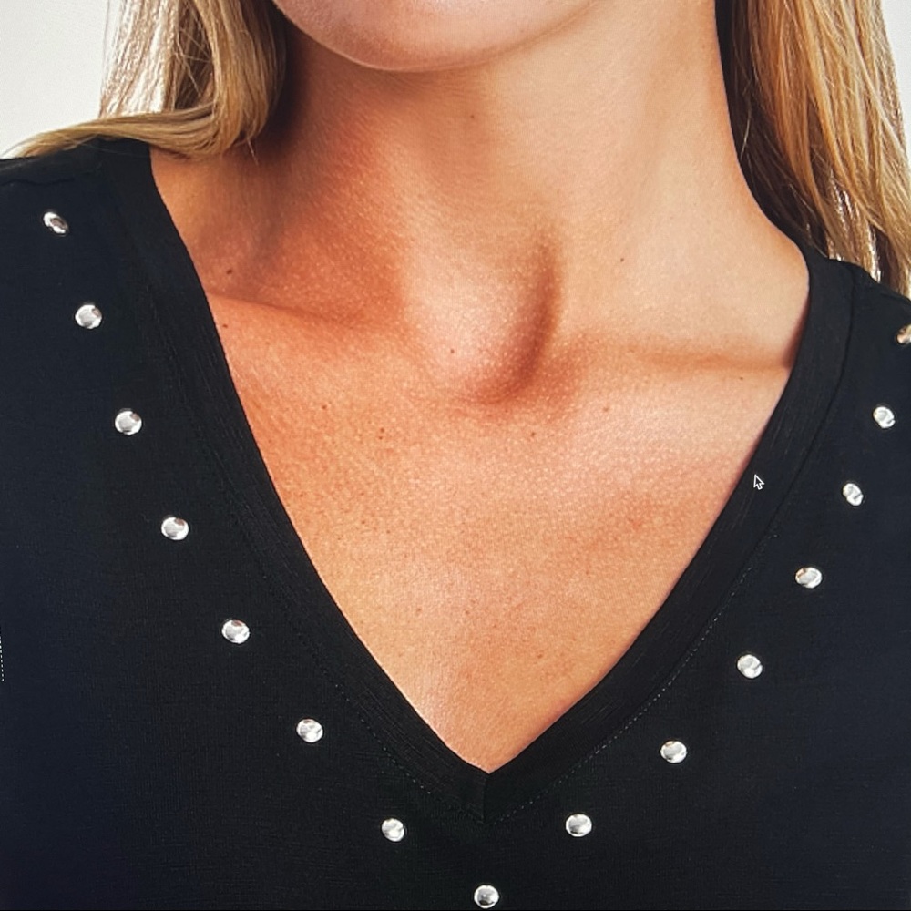 NWT Vince Camuto Studded V-Neck Top - Picture 2 of 9